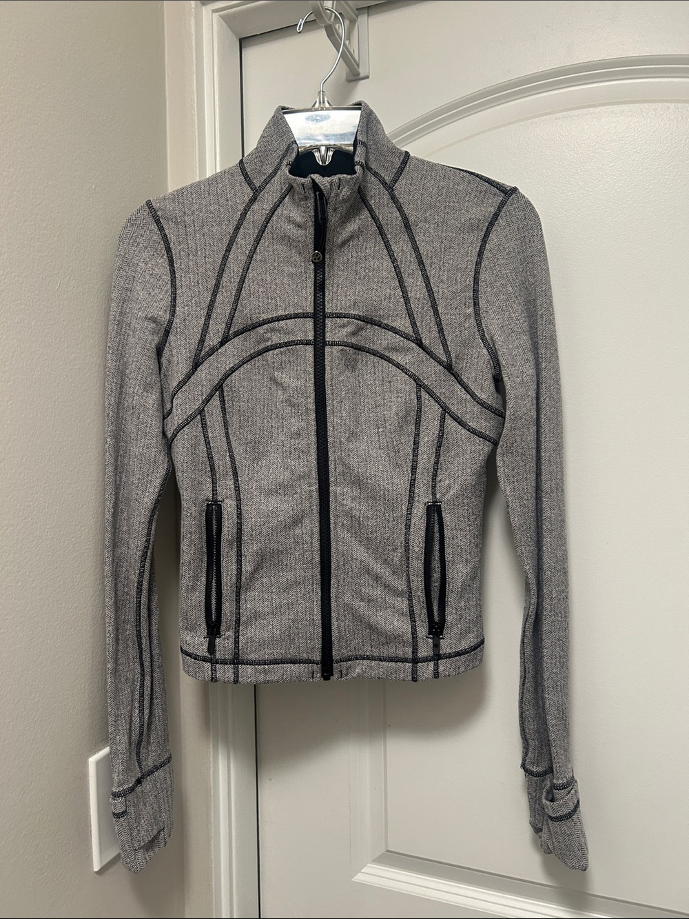 Lululemon Define Cropped Jacket in Sz 6